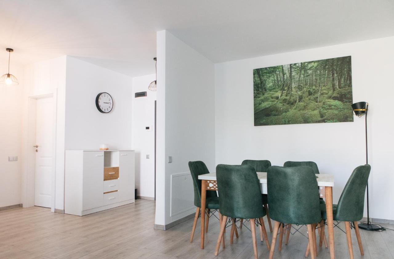 Azoria K Apartament *